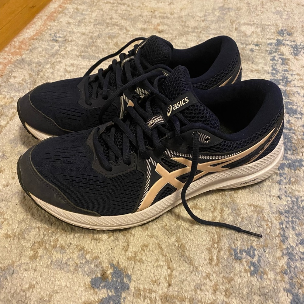 New ASICS womens sneakers size 41.5 (9.5 US)